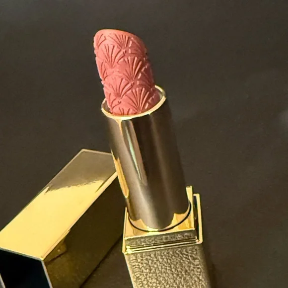 Limited edition Estée Lauder lipstick - Picture 6 of 6